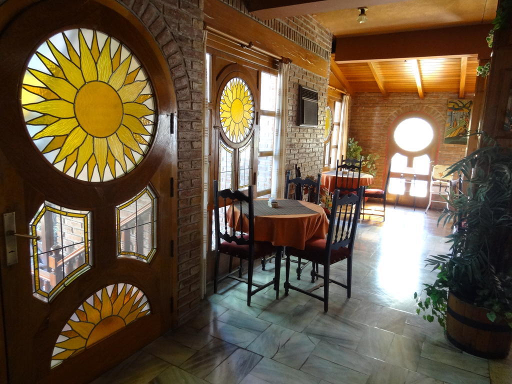 Hotel Mon Petit Villa Carlos Paz Exterior foto