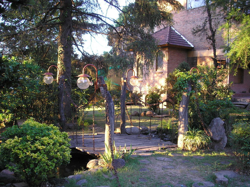 Hotel Mon Petit Villa Carlos Paz Exterior foto