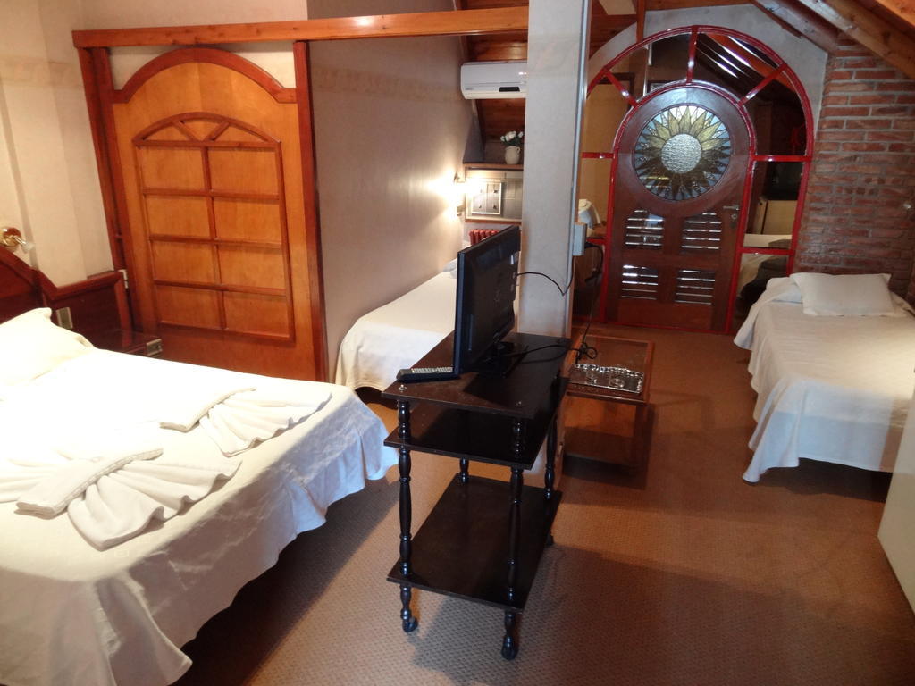 Hotel Mon Petit Villa Carlos Paz Zimmer foto