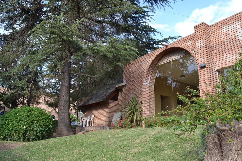 Hotel Mon Petit Villa Carlos Paz Exterior foto
